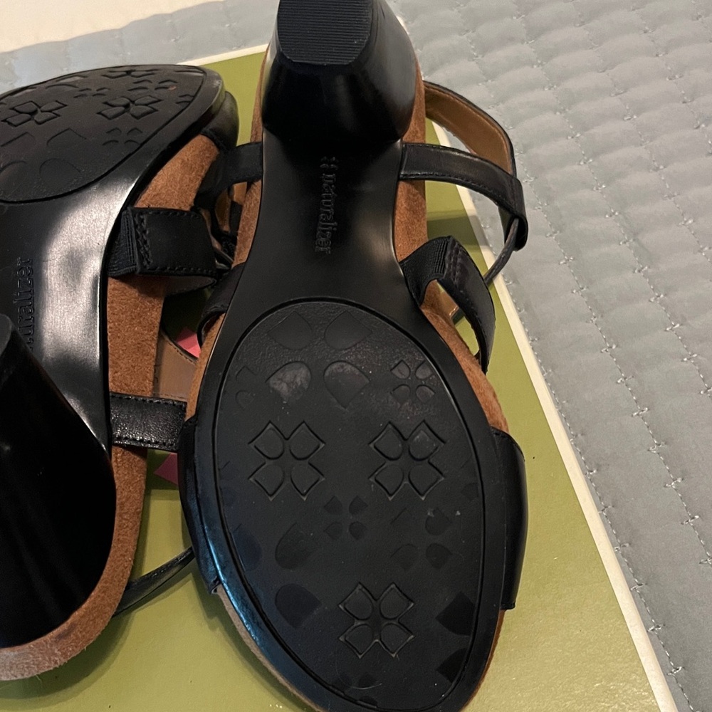 Naturalizer Engrid Black size 6 sandal. - Picture 10 of 11